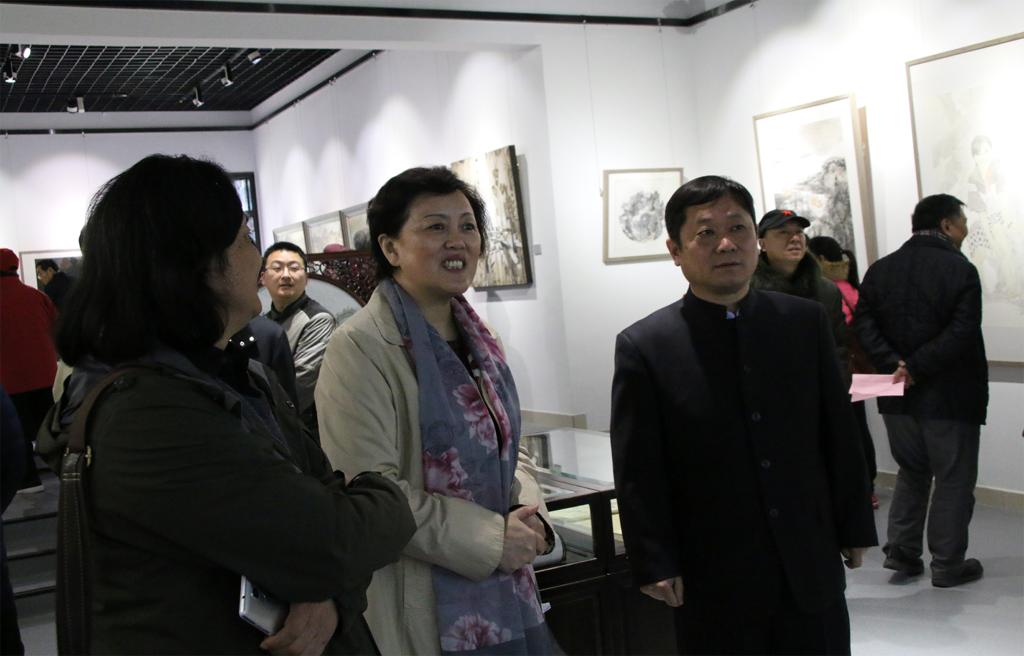 郑州市副市长刘东参观bwin必赢画展
